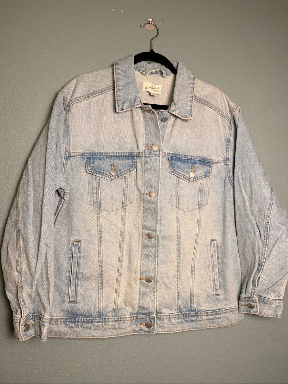 Universal Thread 90s Baggy Trucker Denim Jacket in Light Wash